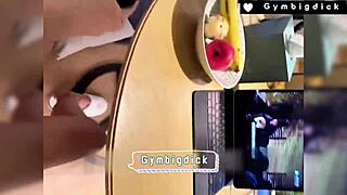 帅气亚洲基佬情侣在家自制热辣无套肛交和口交