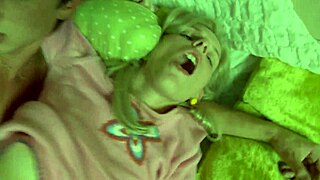 yo, bangin’ this shaved blonde teen pussy feels so damn good 😍