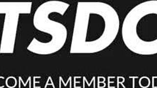 游戏女孩真的用女同三人行来调情吗